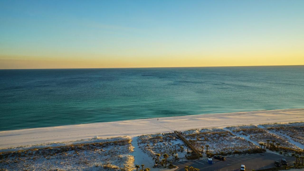 Three-Bedroom Apartment Water View,1068266215:JPEG