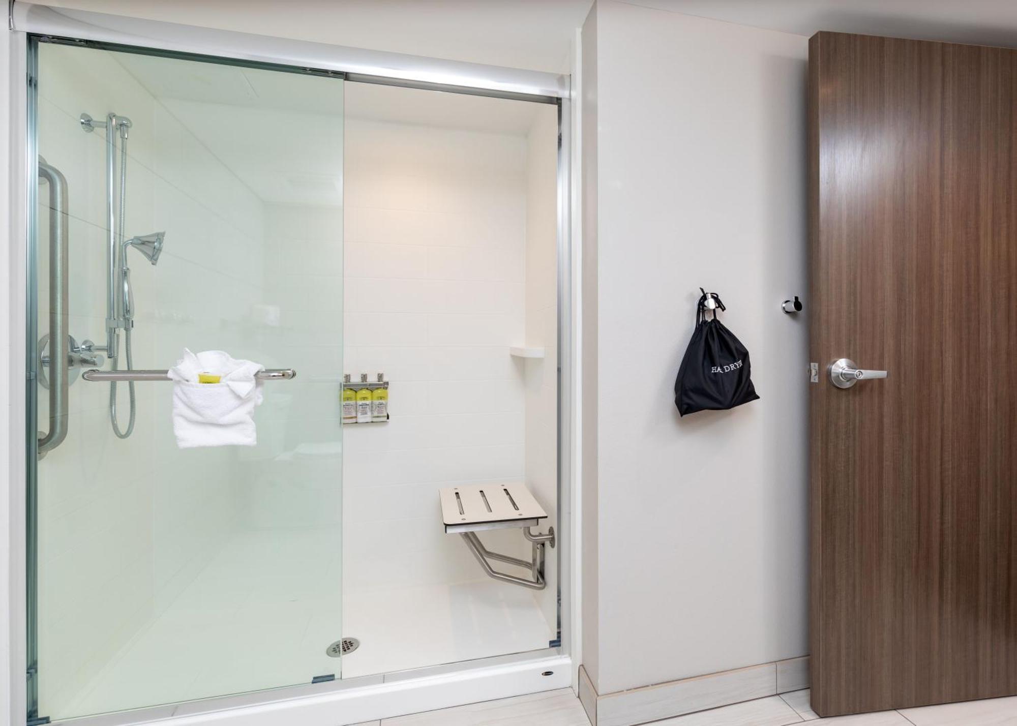 Double Room Two Double Beds Disability Access Tran Shower or Non-Smoking,1448632597:JPEG